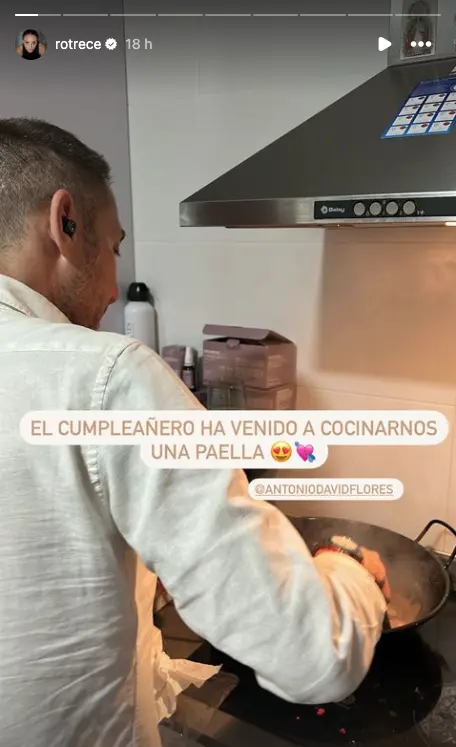 Antonio David, celebrando su cumpleaños con sus 3 hijos.