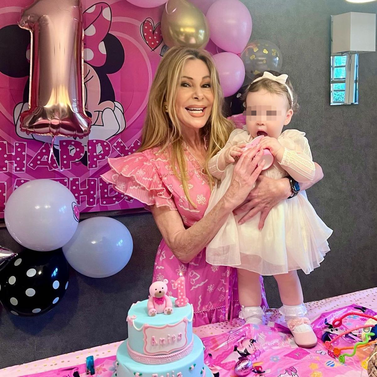 Ana Obregón junto a su nieta el día de su primer cumpleaños