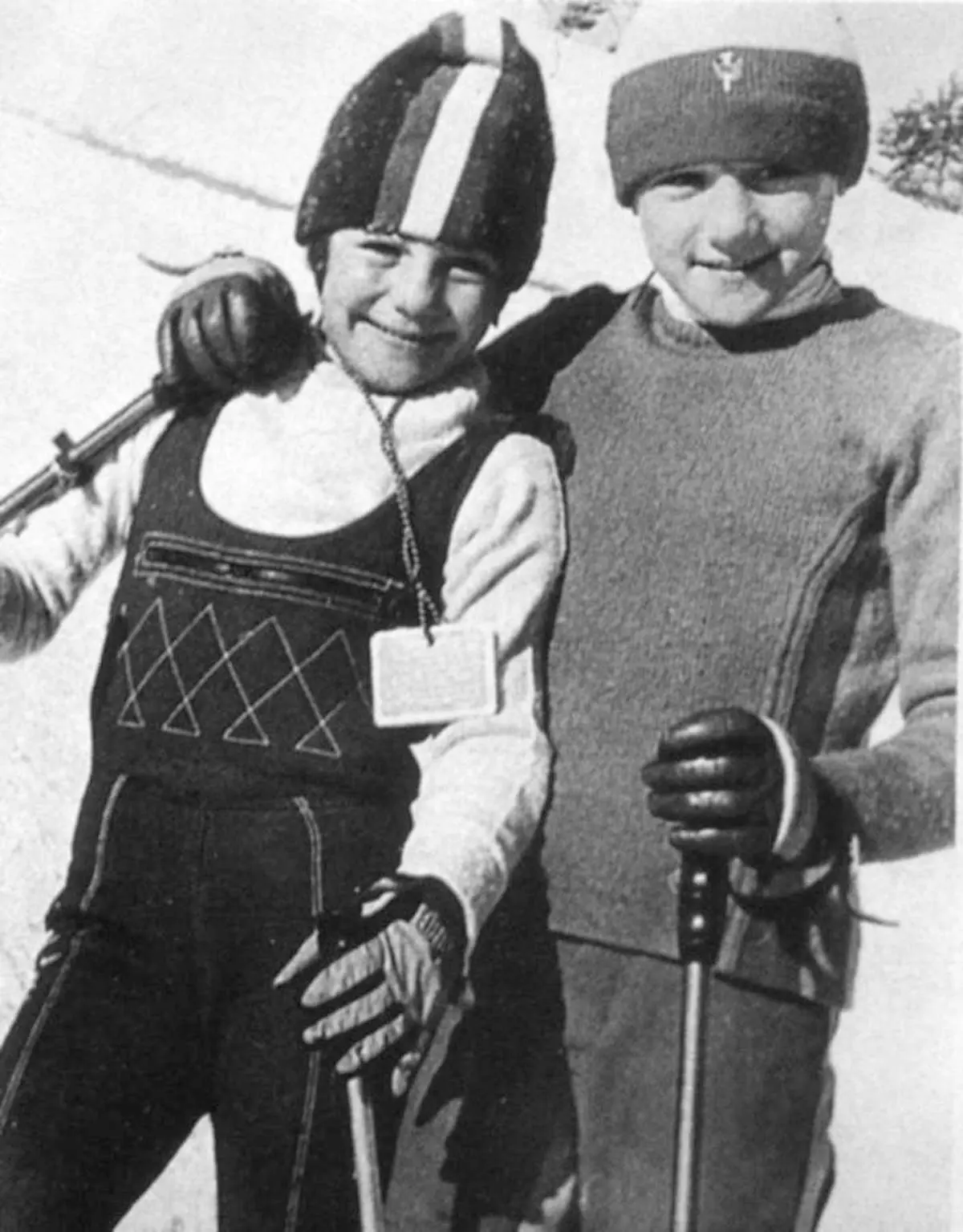 Lola Fernández Ochoa y su hermana Blanca de niñas
