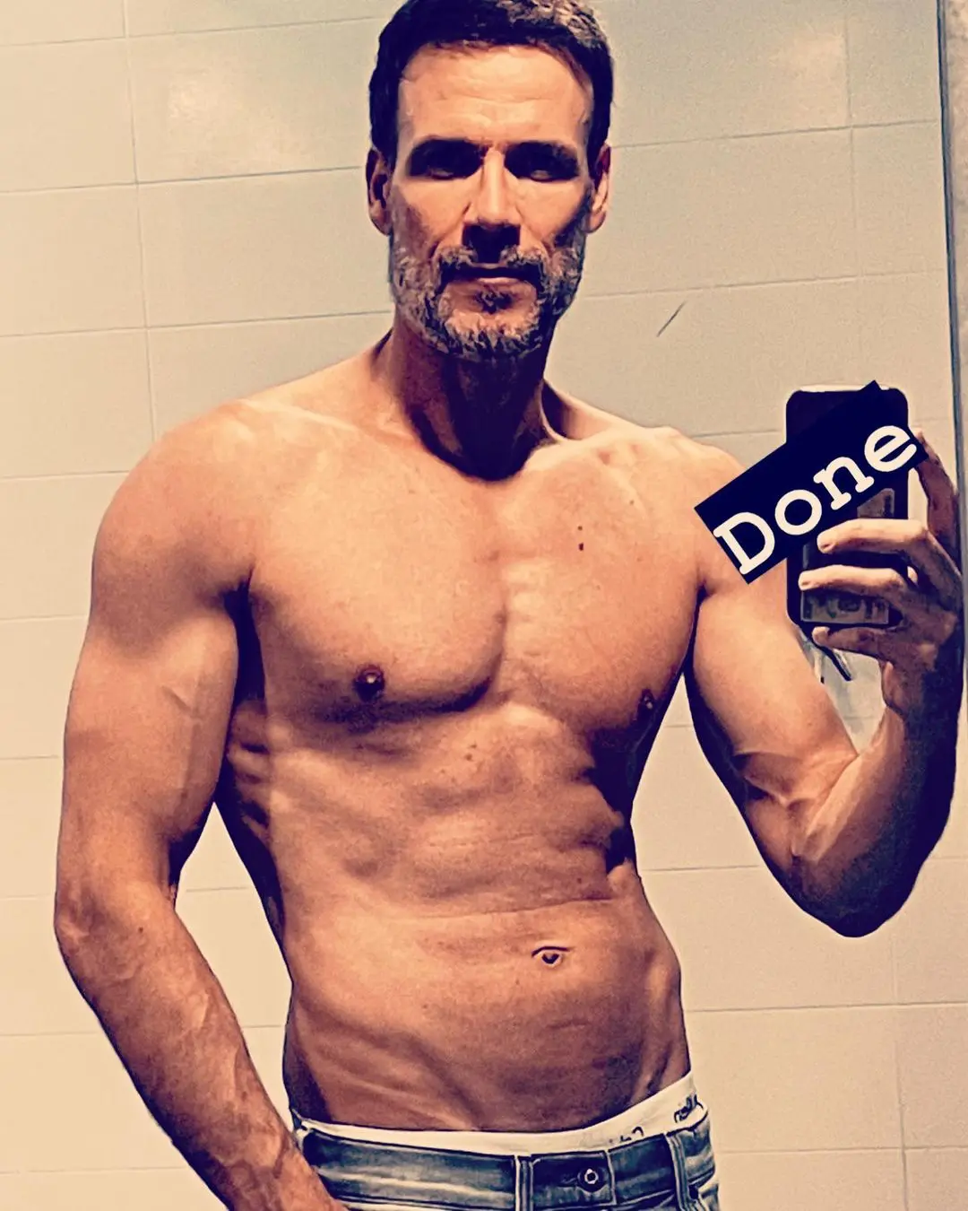 El actor compartió esta imagen en sus redes sociales con el texto "preparando un nuevo personaje".