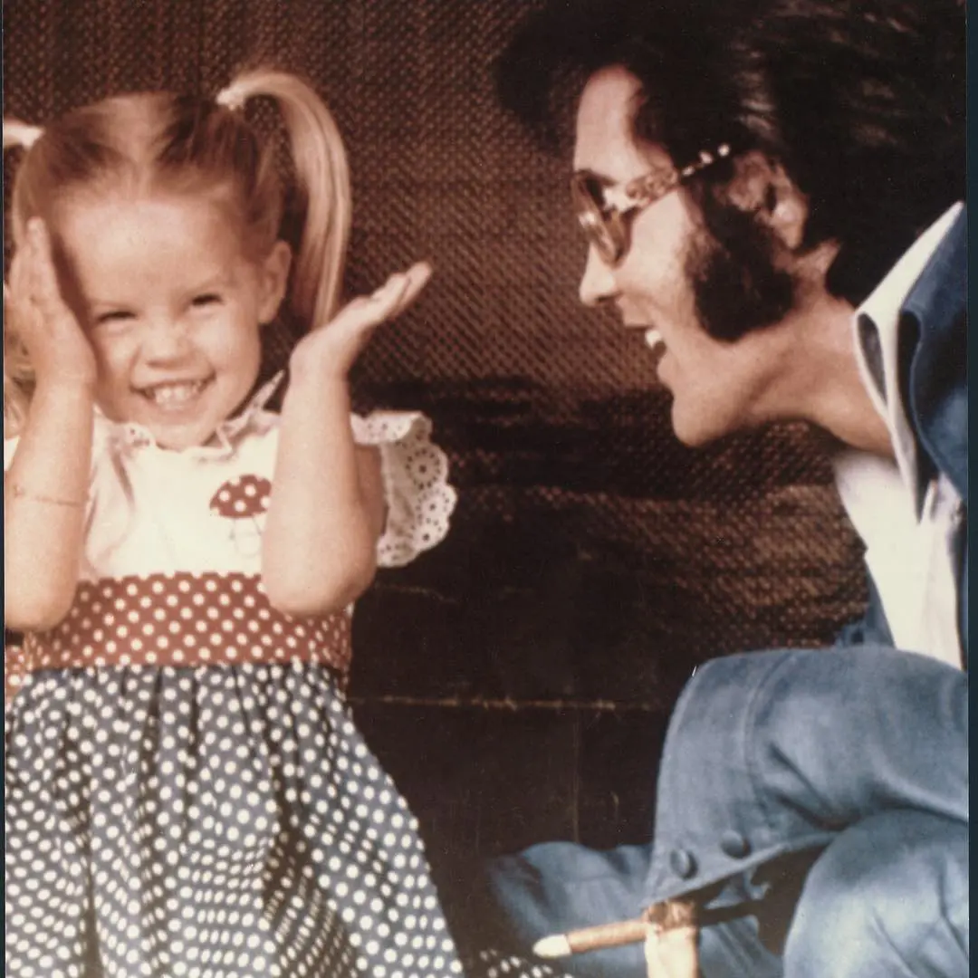 Con su padre, Elvis Presley.