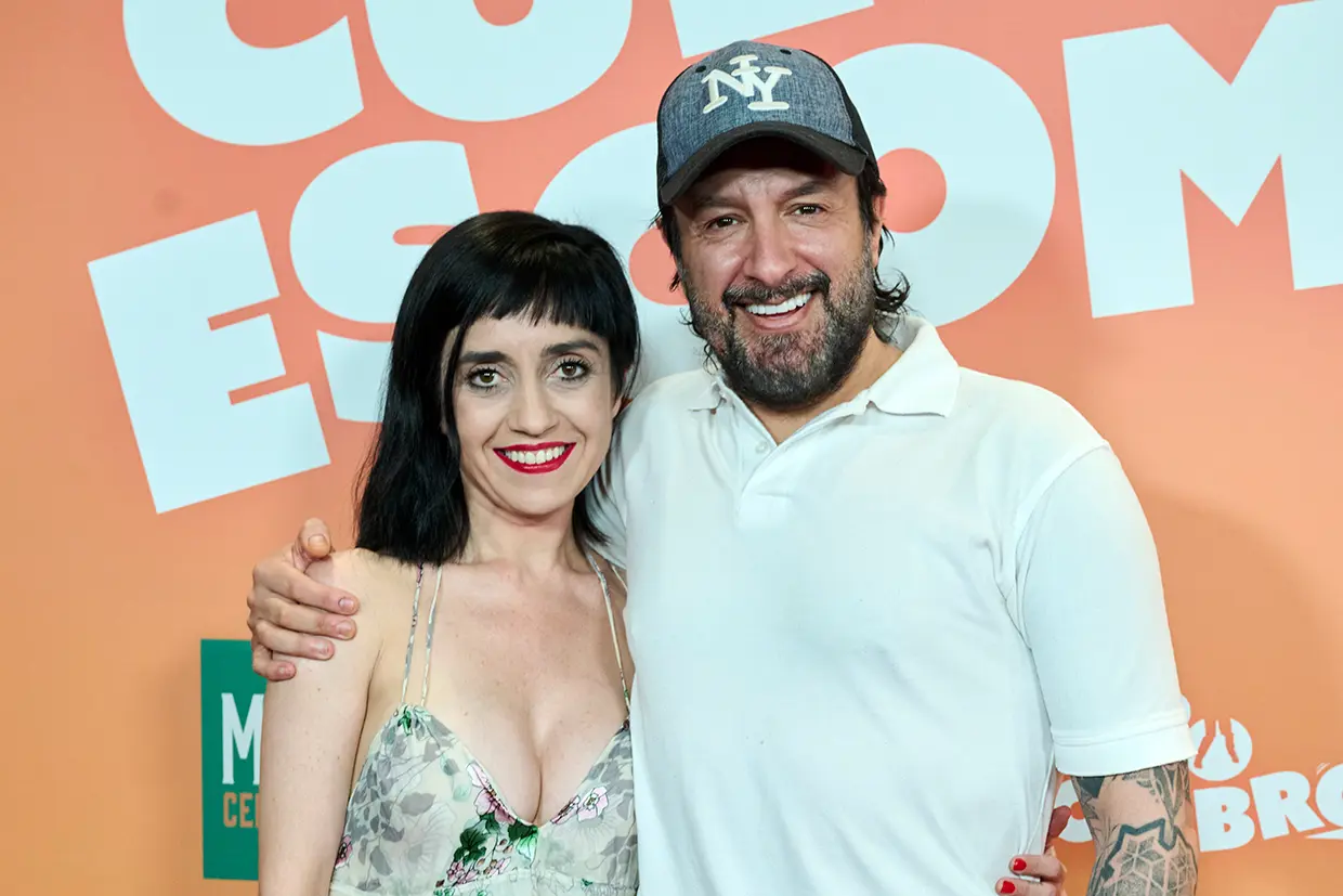 Rafael Amargo con su pareja en el preestreno de la película 'Cuerpo escombro'.