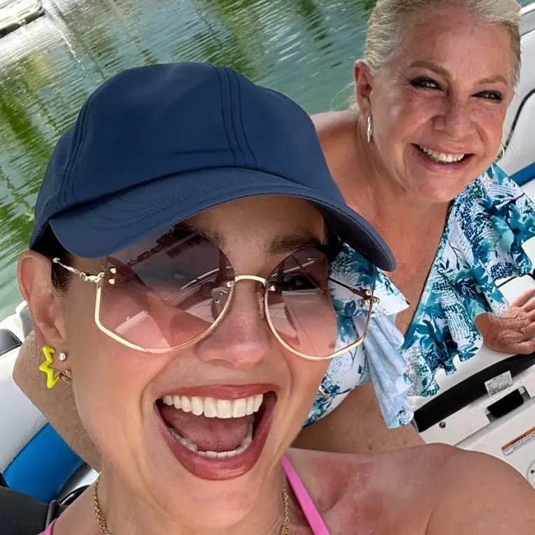 La cantante Thalía y su hermana, Ernestina Sodi.