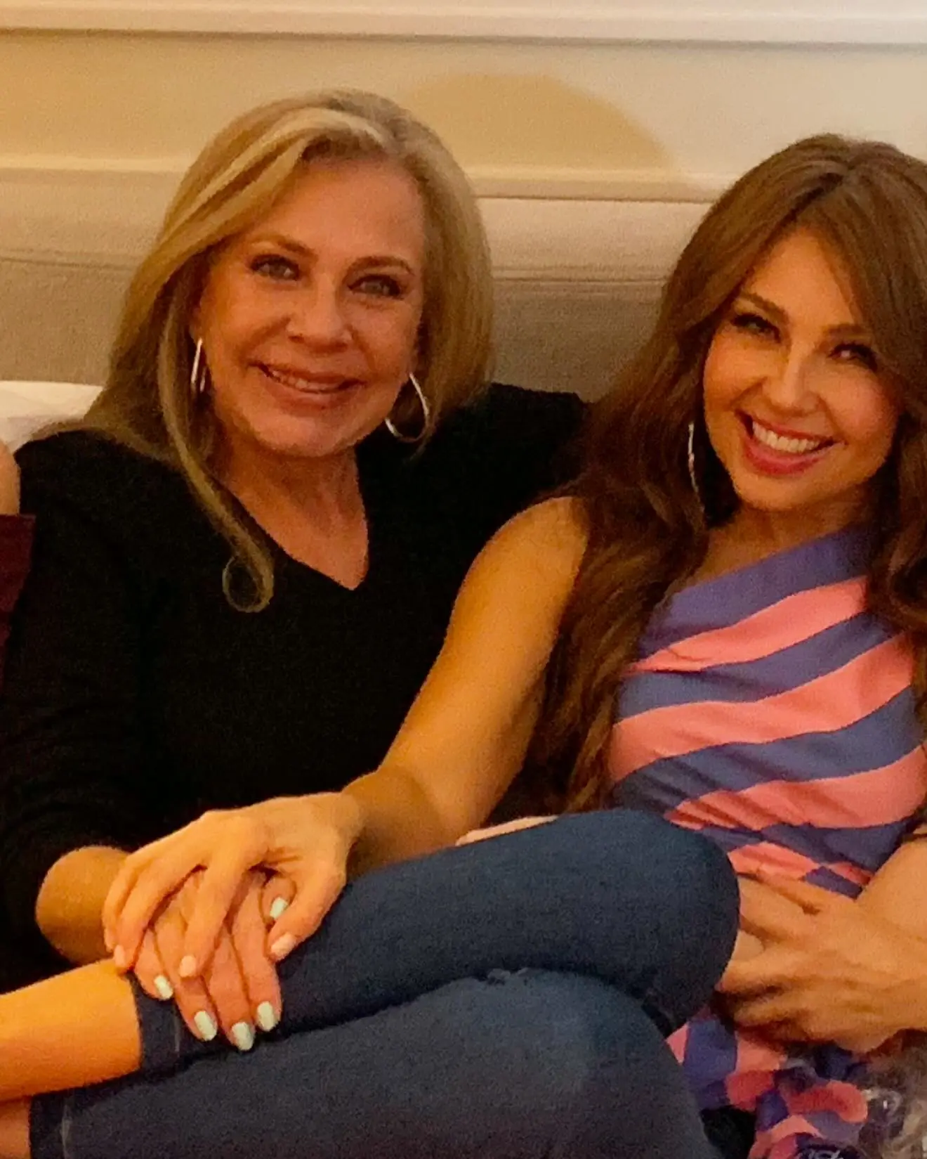 La cantante Thalía y su hermana, Ernestina Sodi.