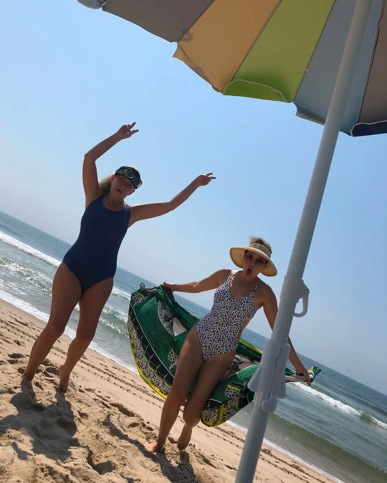 La cantante Thalía y su hermana, Ernestina Sodi.