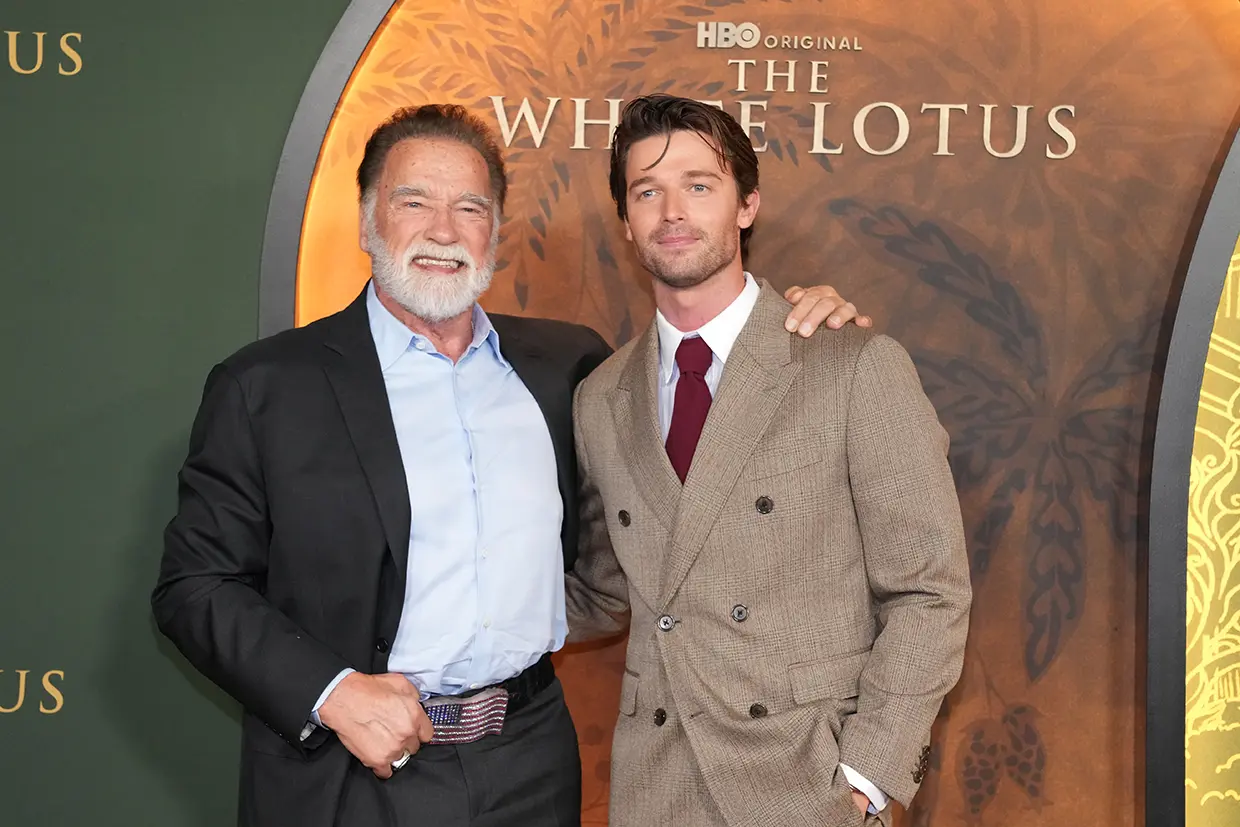 Arnold Schwarzenegger con su hijo