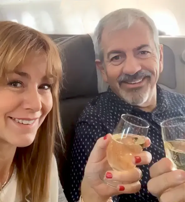 El famoso showman vasco sigue tan enamorado de Patricia como el primer día.