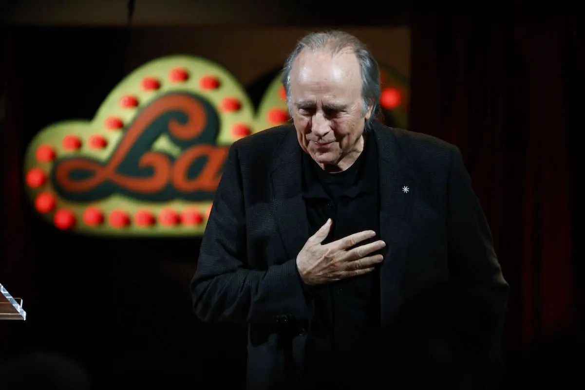 Serrat emocionado