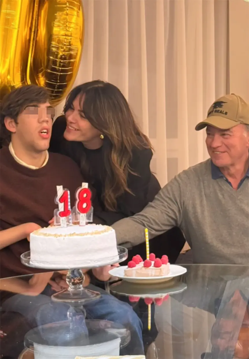 Bertín Osborne con su ex Fabiola Martínez y Kike Osborne, su hijo en común, en el día de su 18 cumpleaños.
