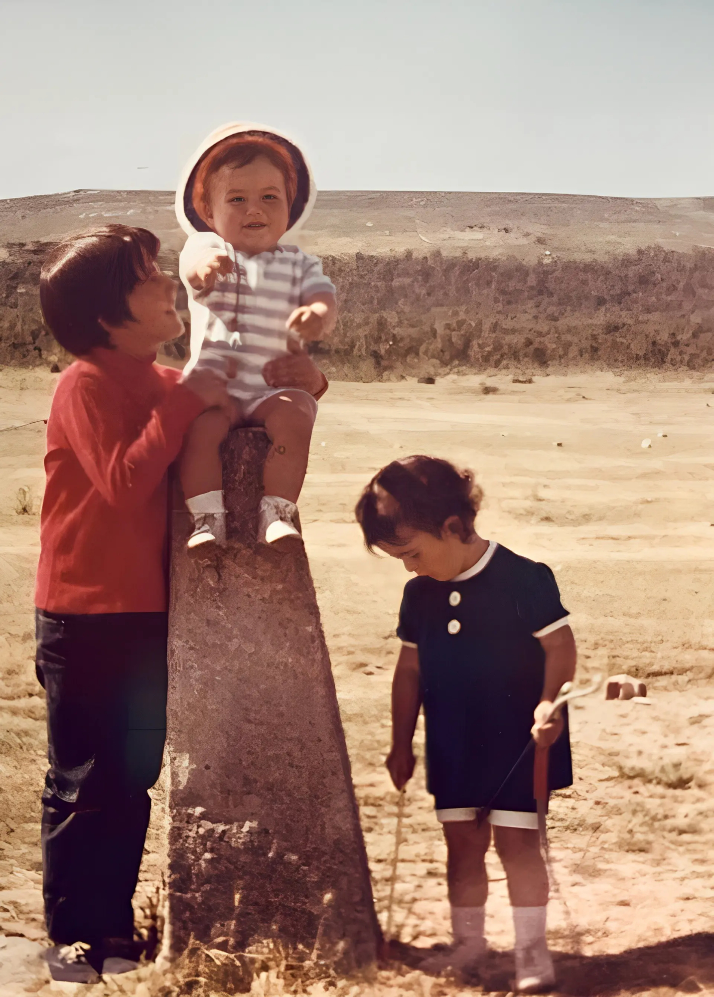 David Cantero con sus hermanos pequeños, Rebeca y Daniel