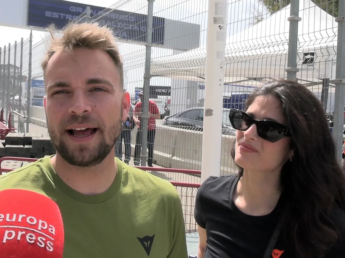 José María Almoguera y su novia María, a la que conoció en GH, en el circuito de Jerez (EP)