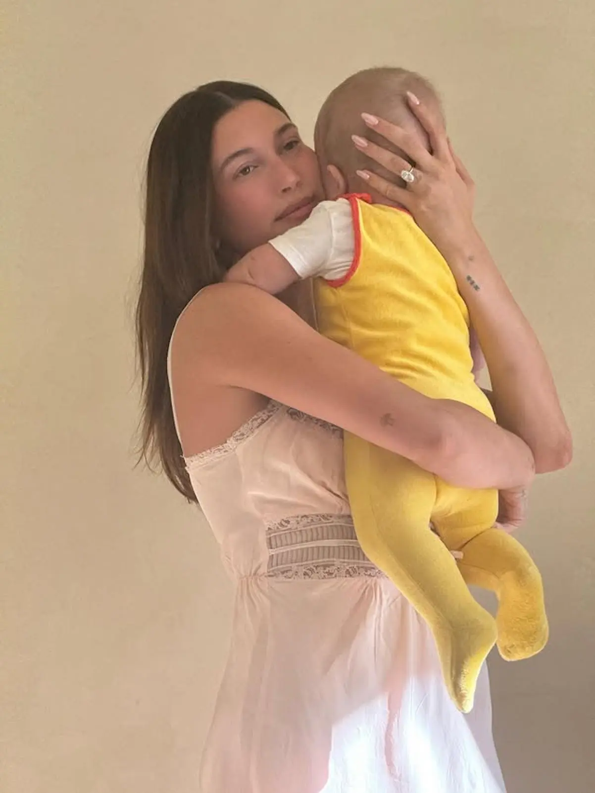 Hailey Bieber Día de la Madre