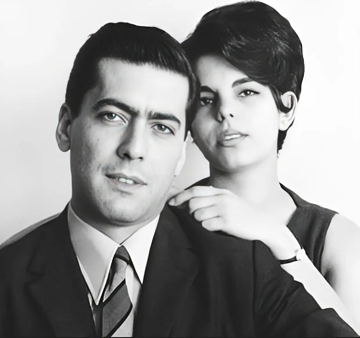 Mario Vargas Llosa junto a Patricia Llosa, su prima, con quien contrajo matrimonio en 1965.