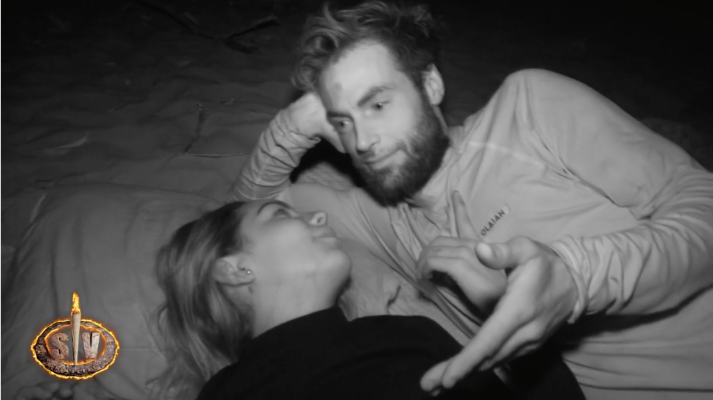 Anita y Montoya pasan su noche más caliente en 'Supervivientes' bajo la manta