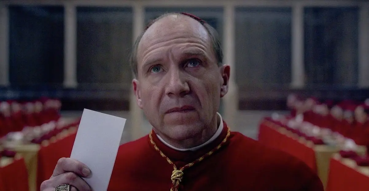 Ralph Fiennes en Cónclave