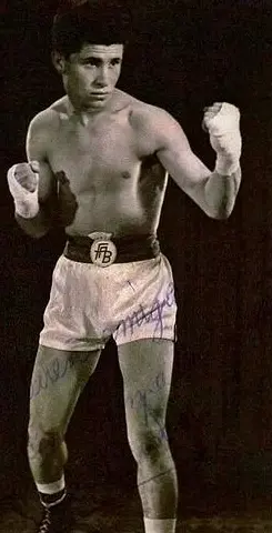 Padre David Bisbal, boxeador