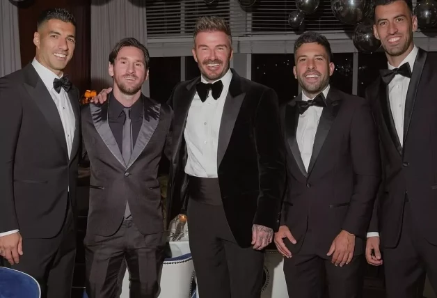 David Beckham junto a amigos como Leo Messi.