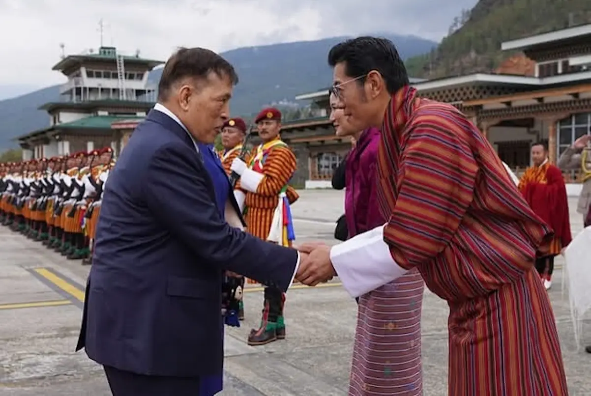 Reyes Bután con reyes de Tailandia