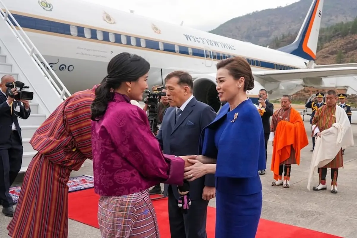 Reyes Bután con reyes de Tailandia