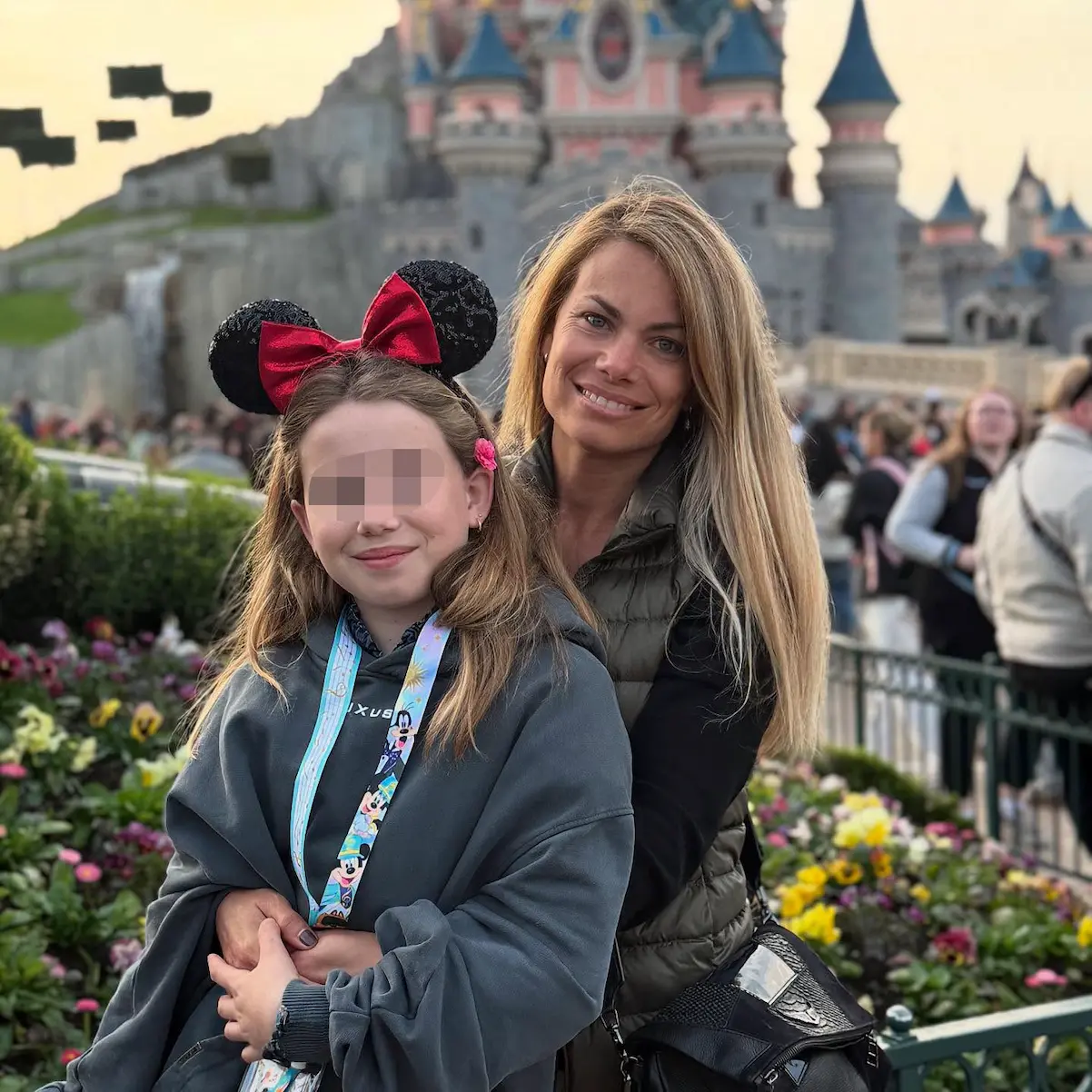 Cari Lapique en Disneyland