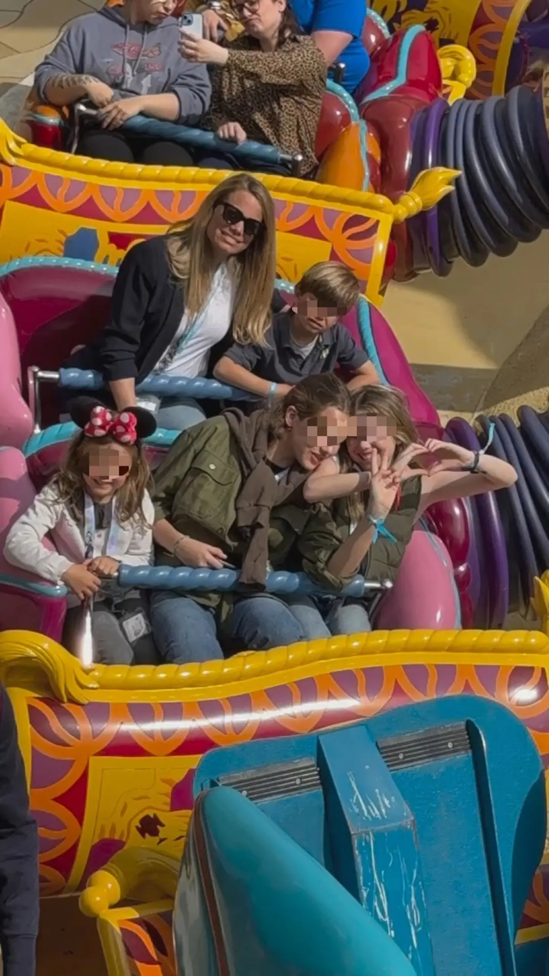 Cari Lapique en Disneyland