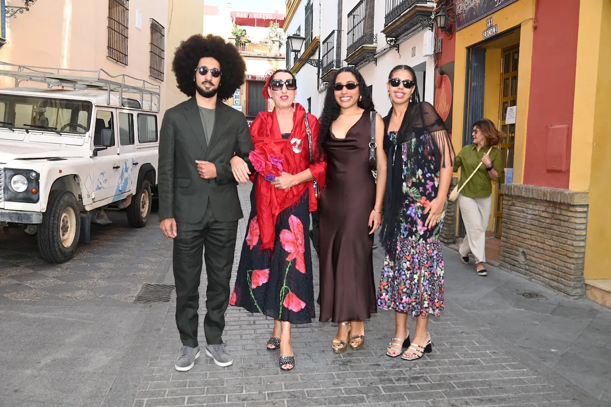 Rossy de Palma, del brazo de sus dos hijos.