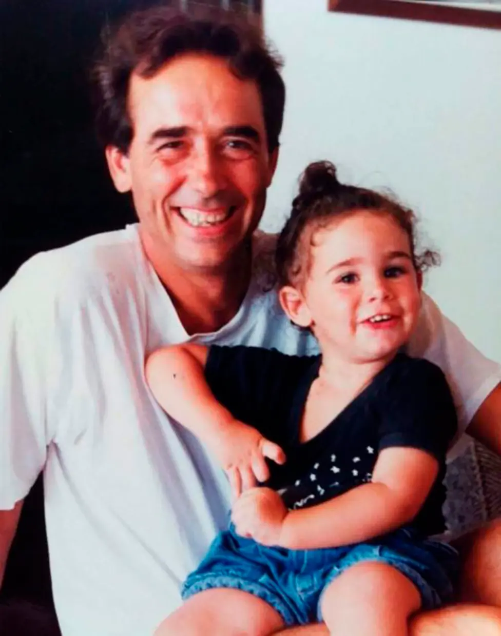 Candela Serrat con su padre Joan Manuel Serrat.