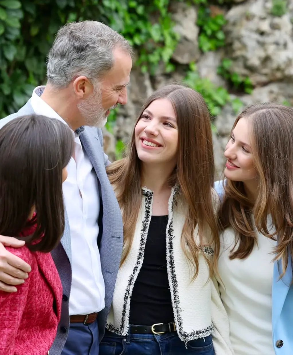 Felipe VI y Letizia con sus hijas Sofía y Leonor.