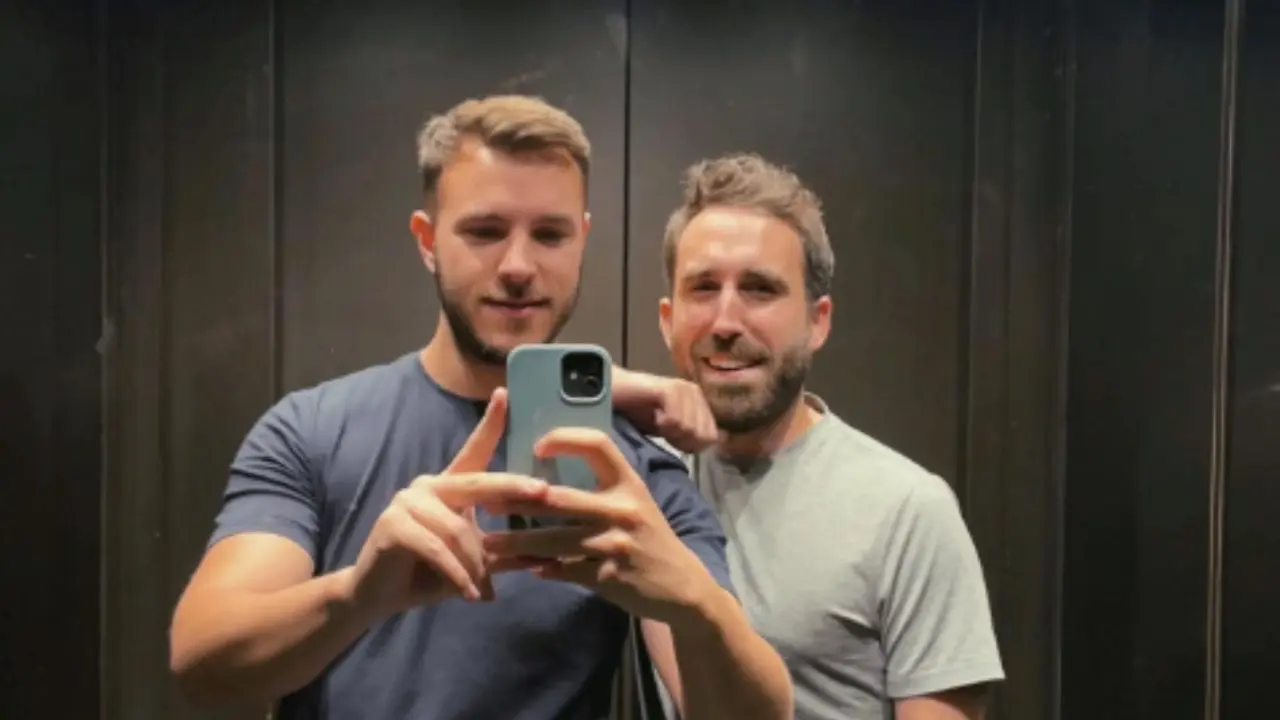Aitor Albizua y su novio, Mikel.