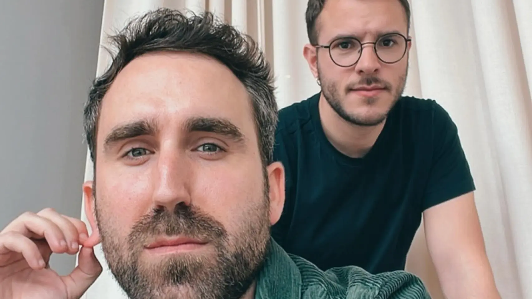 Aitor Albizua y su novio, Mikel.