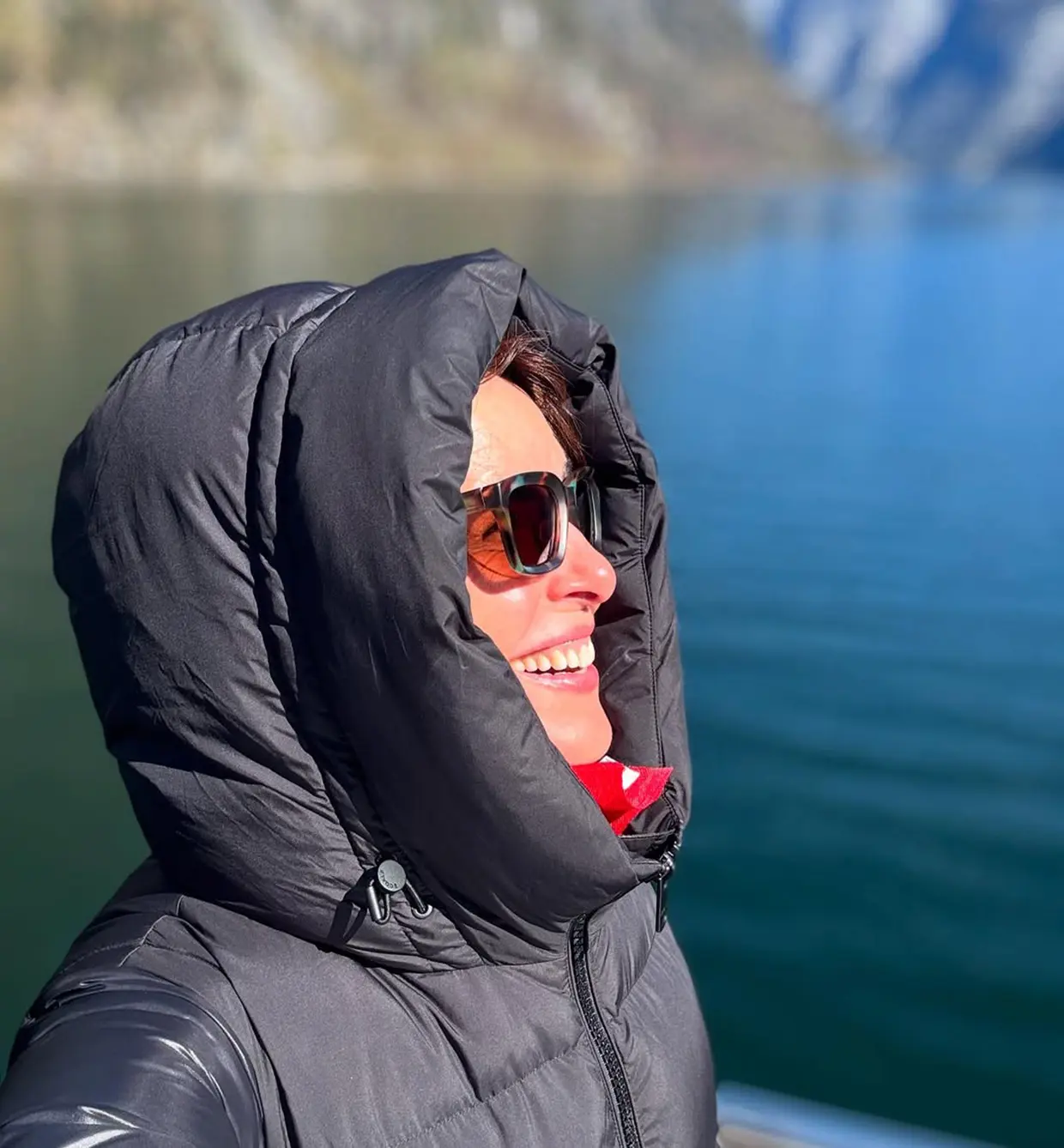 Raquel Sánchez Silva posando tomando el sol
