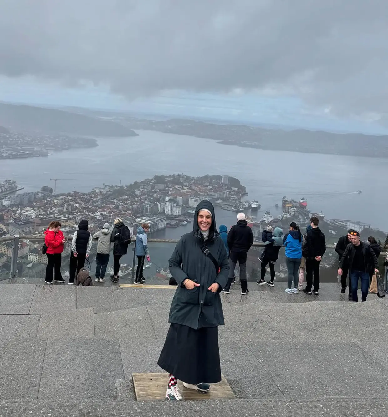 Raquel Sánchez Silva posa en un mirador