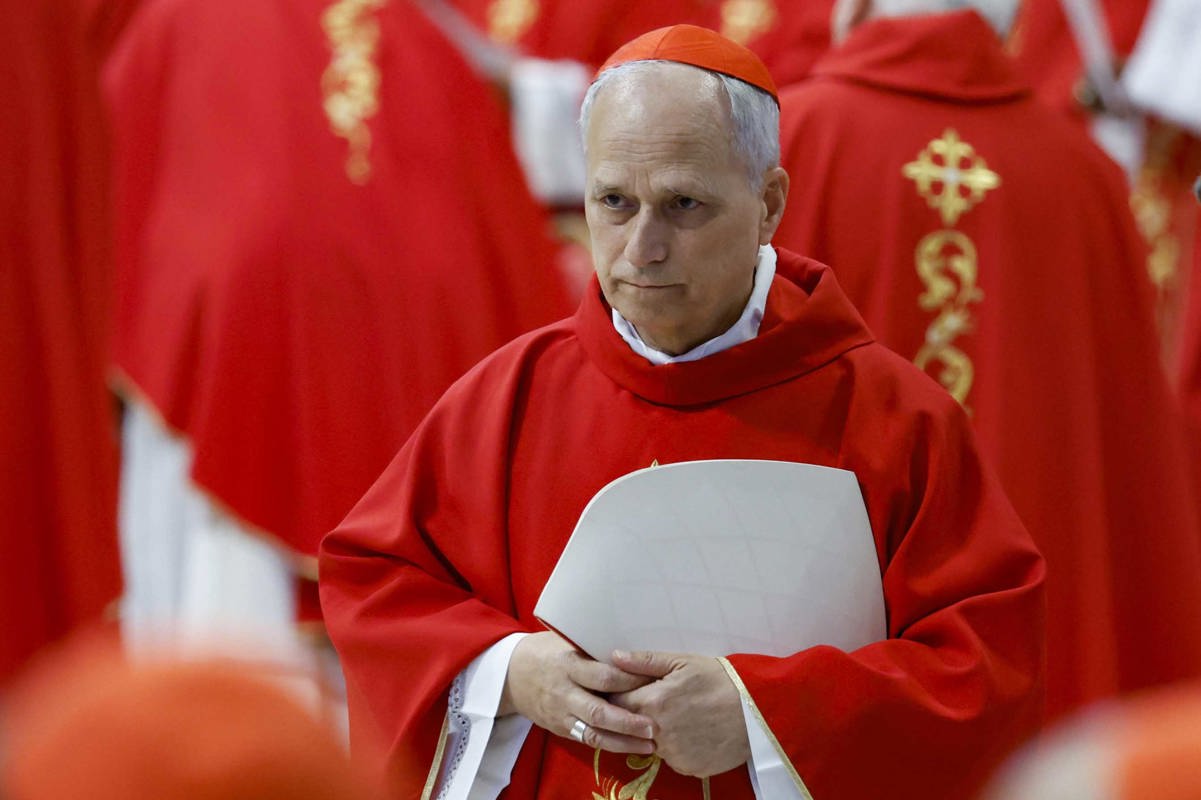 El entonces cardenal Robert Prevost asistiendo a la quinta misa en memoria del difunto Papa Francisco en la Basílica de San Pedro.