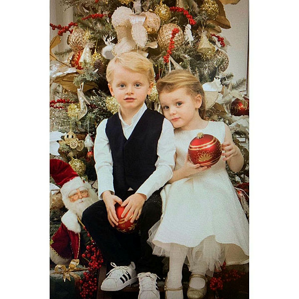 Los hijos de Charlene y Alberto de Mónaco, Jacques y Gabriella, celebran su Primera Comunión: su álbum de fotos