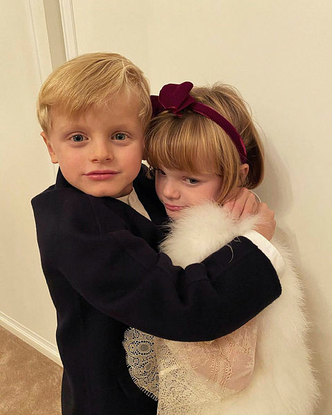 Los hijos de Charlene y Alberto de Mónaco, Jacques y Gabriella, celebran su Primera Comunión: su álbum de fotos