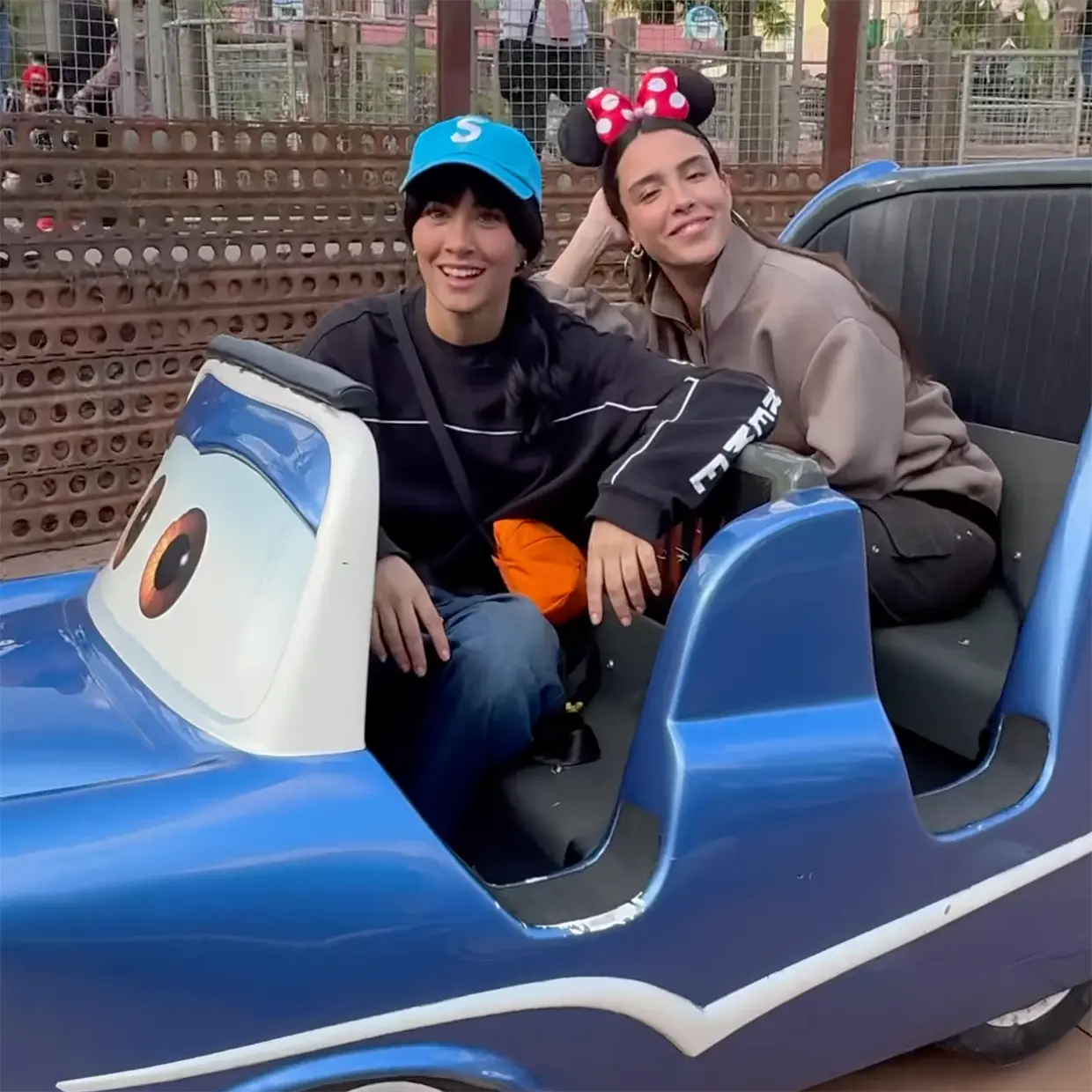 Aitana en Disneyland Paris