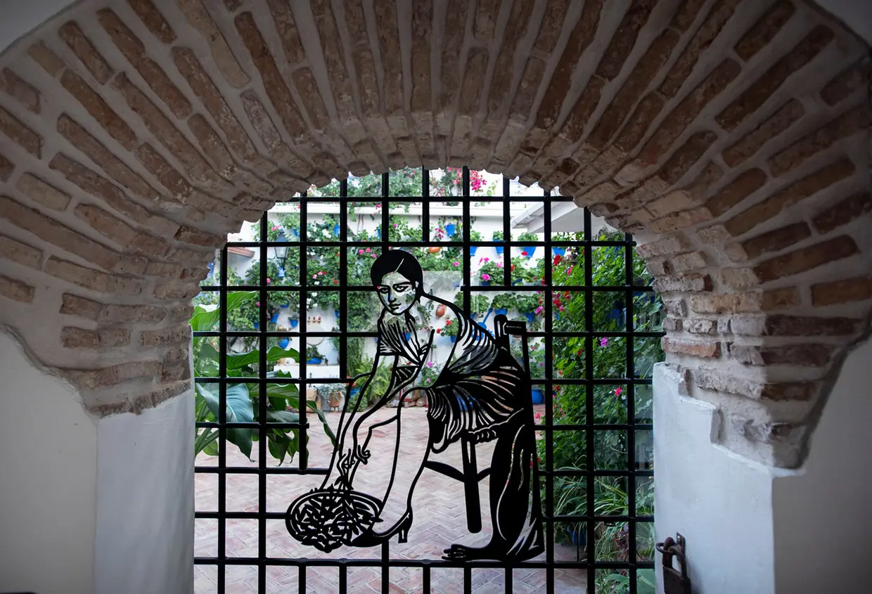 Un bonito detalle del patio de Guzmanas, 7, un referente del barrio de San Agustín y que data de 1690.
