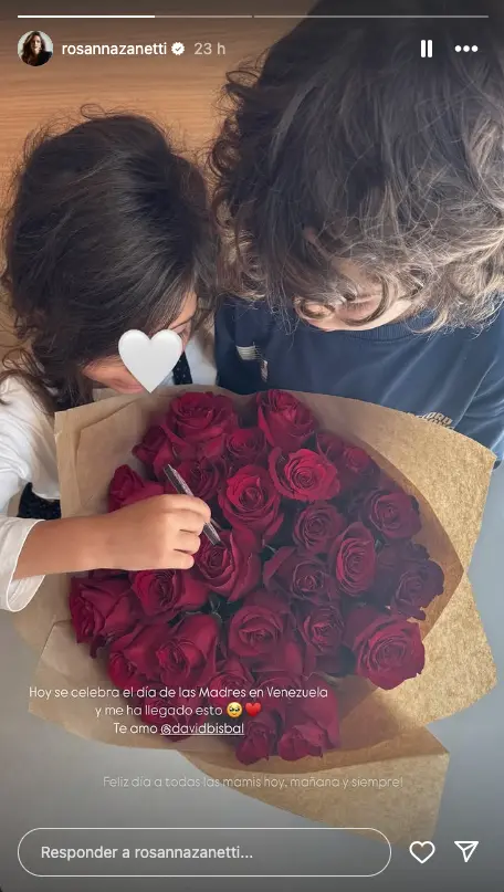David Bisbal y Rosanna Zanetti junto a sus hijos, Ella, Matteo y Bianca.