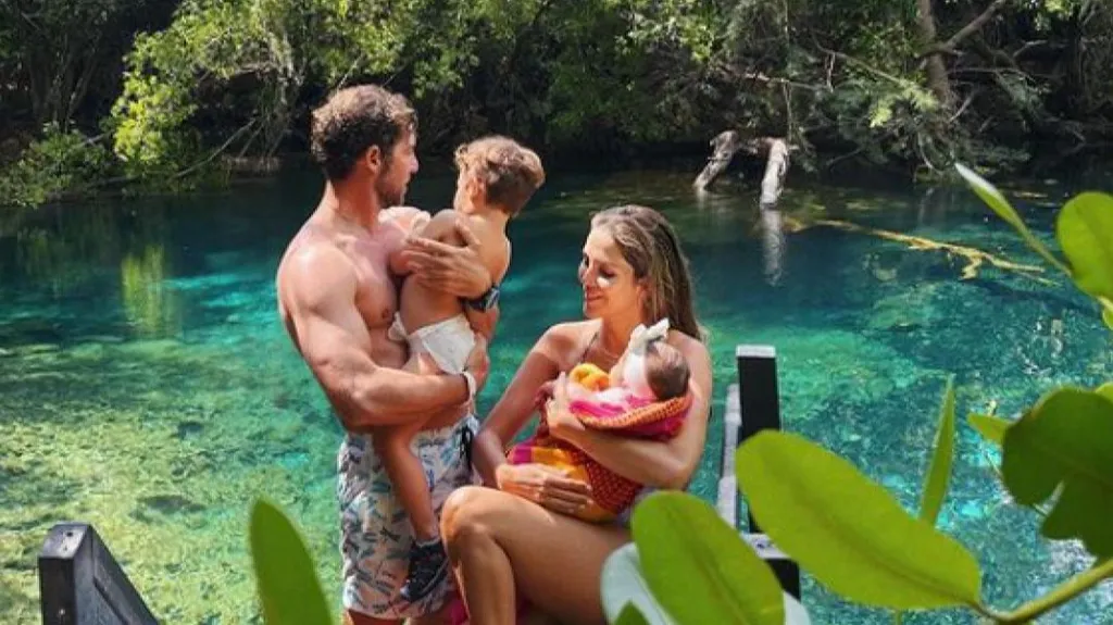 David Bisbal y Rosanna Zanetti junto a sus hijos, Ella, Matteo y Bianca.