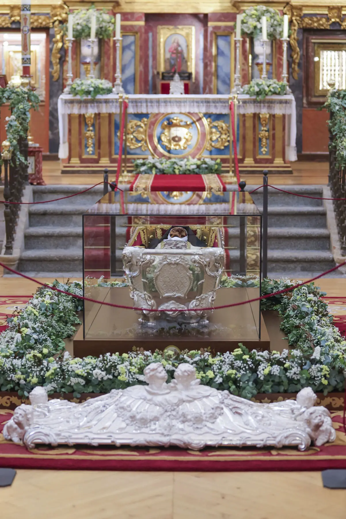 Exposición del cuerpo de Santa Teresa de Jesús en Alba