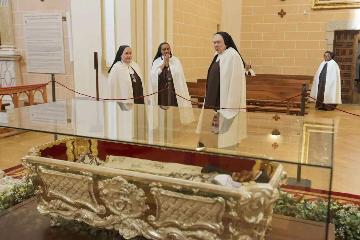 Exposición del cuerpo de Santa Teresa de Jesús en Alba