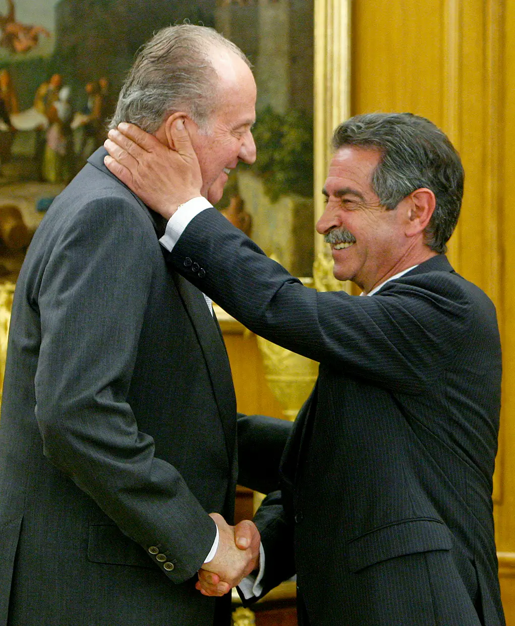 Miguel Ángel Revill saludando al rey emérito Juan Carlos I.
