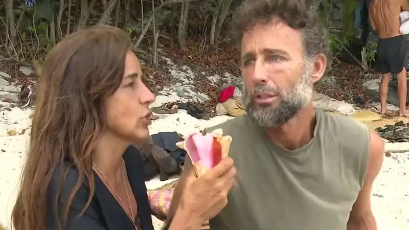 Álvaro Muñoz Escassi recuerda su romance con Lara Dibildos.