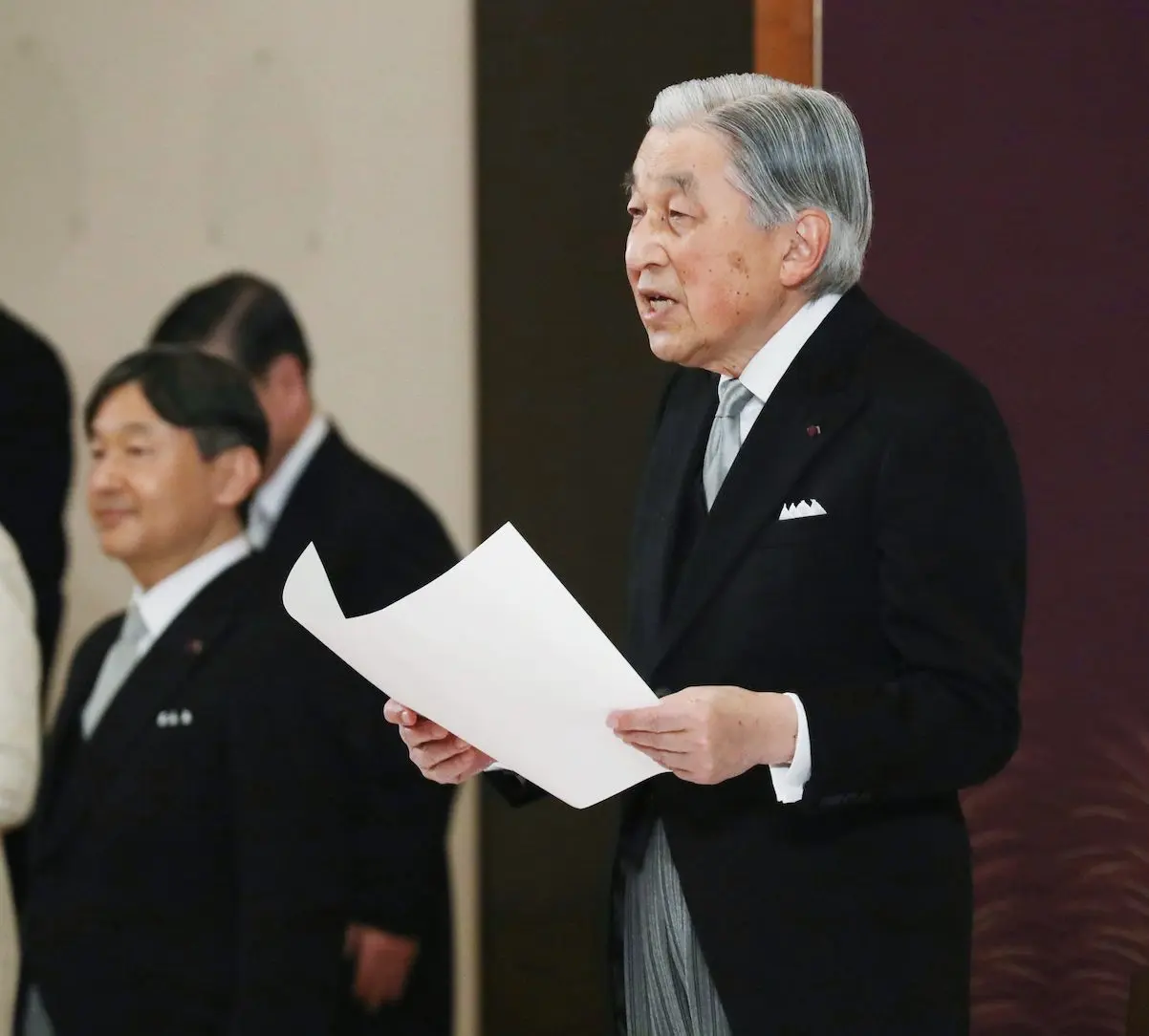 Akihito dice sentirse "afortunado" por haber ejercido como emperador