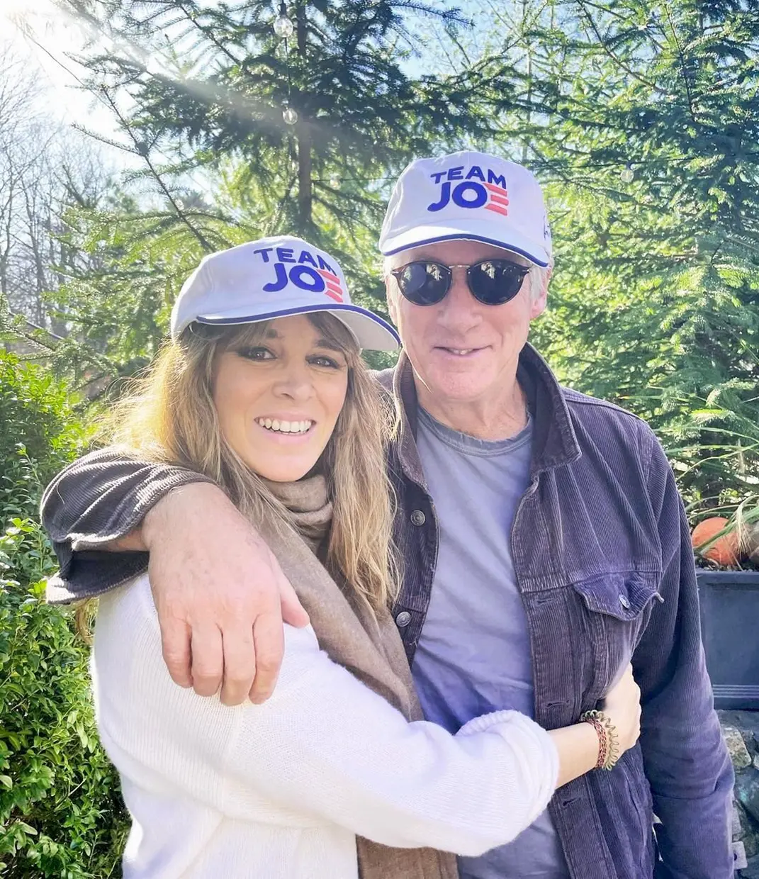Richard Gere y Alejandra Gere posando juntos