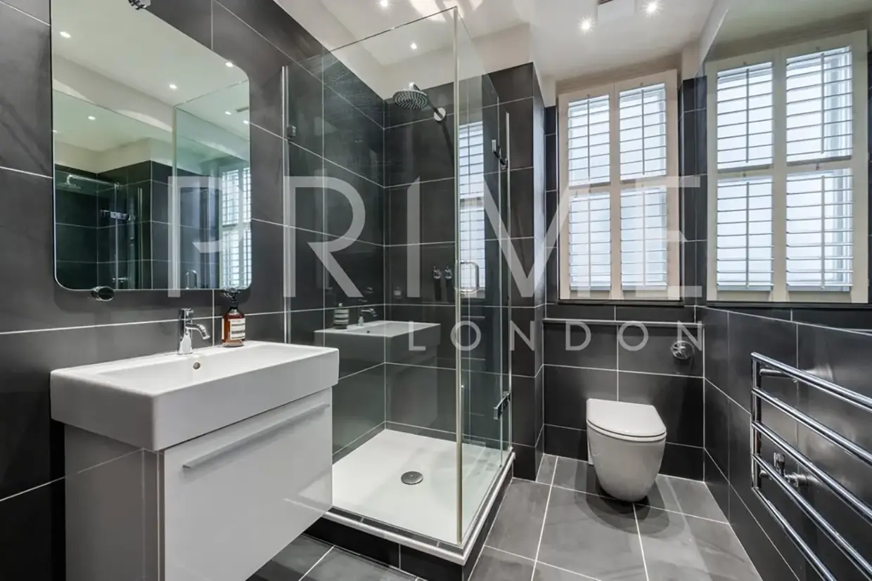 Baño del piso de la Harley House de Londres que fue propiedad de Mick Jagger