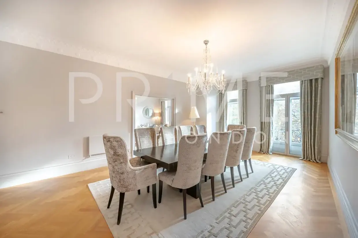 Comedor del piso de la Harley House de Londres que fue propiedad de Mick Jagger