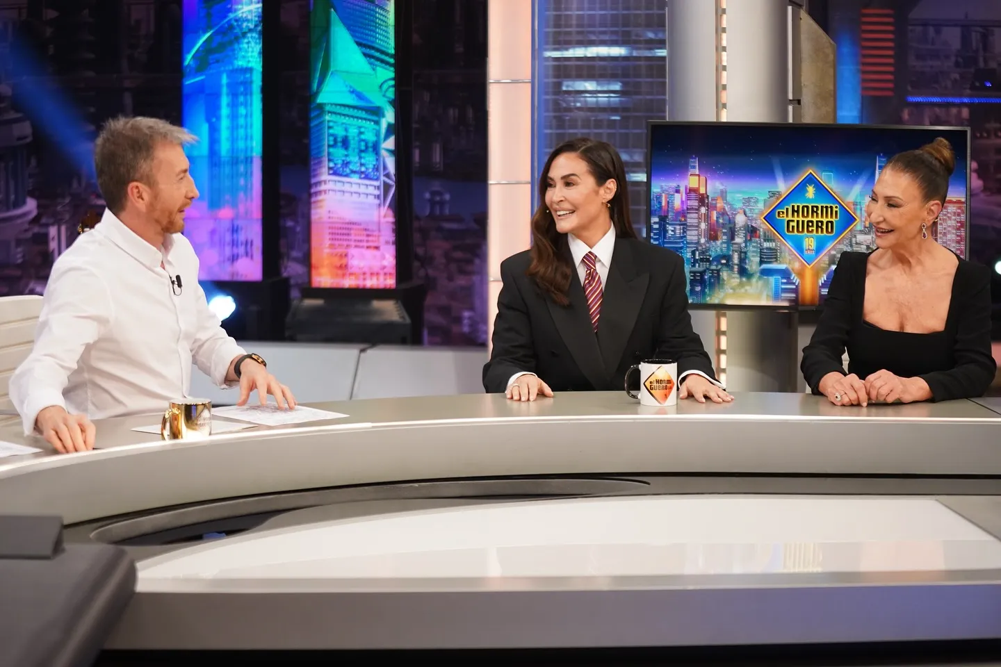 Vicky Martín Berrocal y su madre en 'El Hormiguero'.