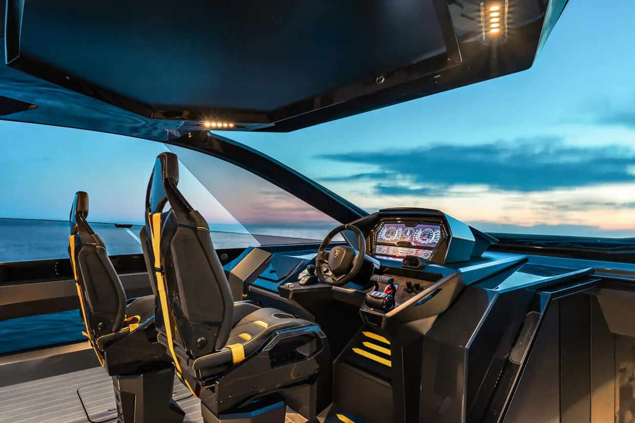 Yate hundido lamborghini influencers