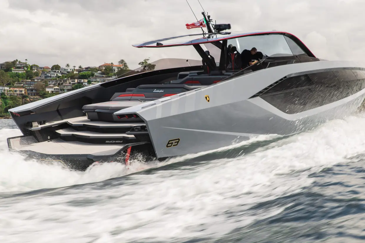 Yate hundido lamborghini influencers